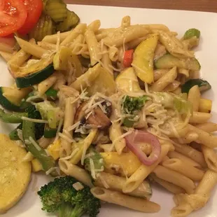 a plate of pasta and vegetables