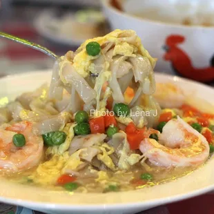 Silky Egg w. Jumbo Shrimp on Rice Noodle 滑蛋大蝦炒河粉 ($17.95) - pretty good