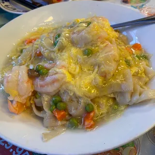 Silky Egg with Jumbo Shrimp on Rice Noodle