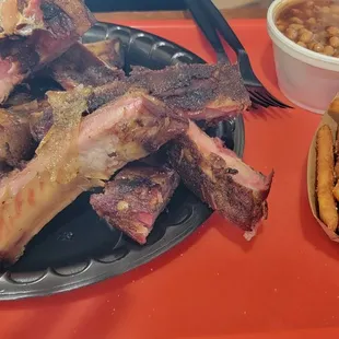 Full rack of ribs with fries and baked beans