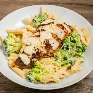 a plate of pasta with chicken and broccoli