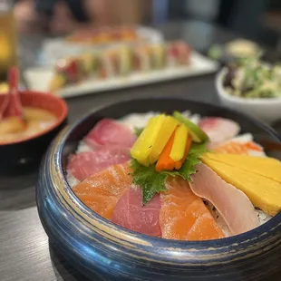 Chirashi (10pc)