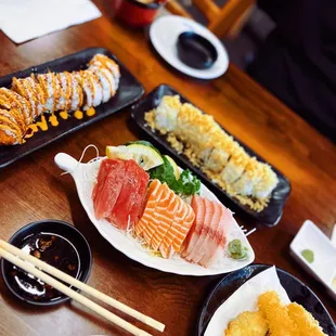 Combo Sashimi C + California Crunch Maki + Hawaiian Maki + Shrimp &amp; Vegetable Tempura