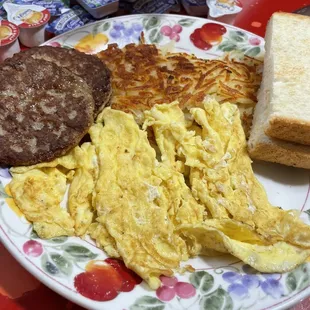a plate of breakfast foods