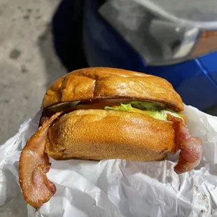 bacon and lettuce sandwich