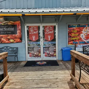 the entrance to kenner&apos;s seafood