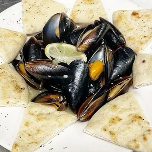Mussels in White Wine appetizer from Kennsington Grille.
