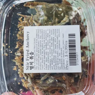 a plastic container of green beans