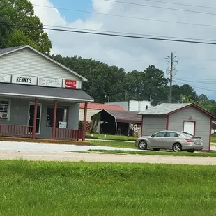 Front view of Kenny's BBQ