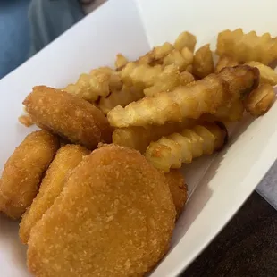 Kids nuggets and fries