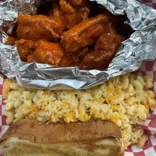 Buffalo Wing plate with Texas Toast and my choice of Mac &amp; Cheese