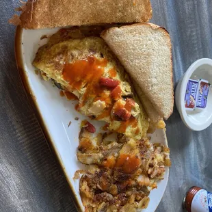 Veggie Omelette with Home Fried Potatoes with toast