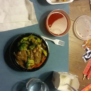 Beef with broccoli and wonton