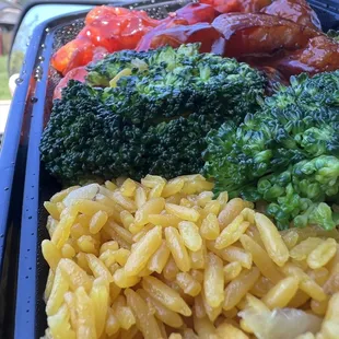 C11. General Tso&apos;s Chicken Combination Platter