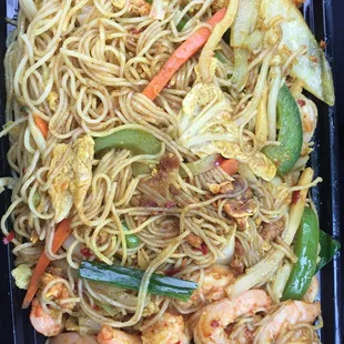 This Orgasmatic Singapore Noodle (shrimp only, eggs, spicy) is so addictive. Unlike the previous post, the shrimp was super clean!
