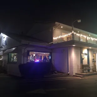 the front of the restaurant at night
