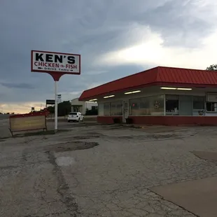 ows an empty parking lot