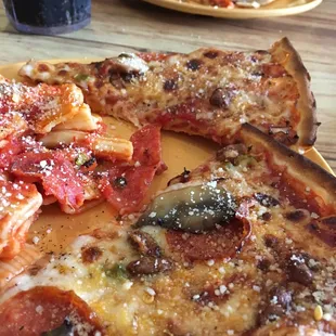 Combo pizza and pasta from buffet.