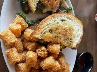 Peter's Bar and Grill