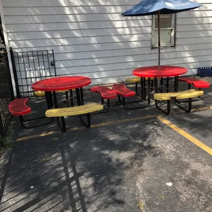 Outdoor dining available