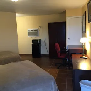 Kent's Motel's Newly Remodeled Room !!