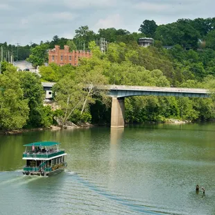 Cruising Downtown Frankfort Kentucky on the Kentucky River!