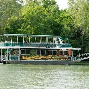 Cruising Downtown Frankfort Kentucky on the Kentucky River!