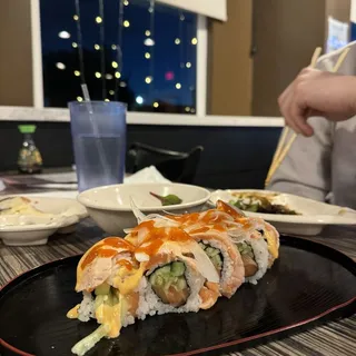 28. Salmon Tataki Roll