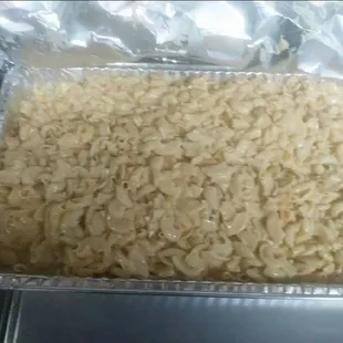 a pan of macaroni and cheese