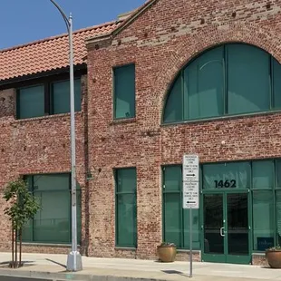 Located at 1462 Broadway St. Fresno, CA 93721