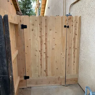 The hinges have return springs built in and easily close and latch the gate.