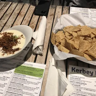 Cowboy Queso w/ veggie chorizo (rating: 4/5)