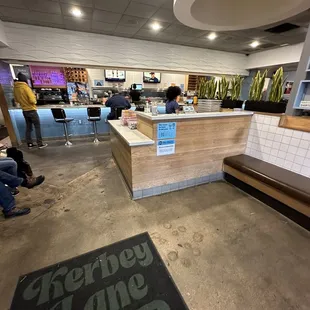 sushi and sashimi, interior