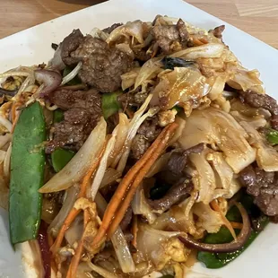 Beef drunken noodles