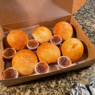 6 pack Brisket/Cheddar...sauce was great as well!