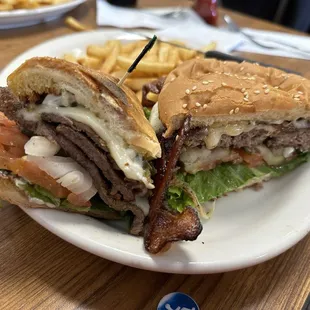 Asada Sandwich and bacon cheeseburger