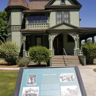 Howell House: Victorian &amp; living high in Bako