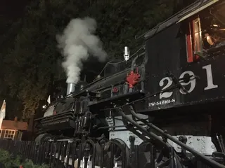 Holiday Lamplight Tours