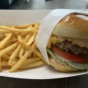 Best Cheeseburger &amp; fries I've had in a loooong time!!!