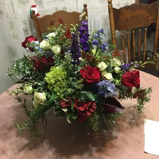 On my Christmas visit I found Designs by Erin who did a beautiful job on this Christmas arrangement,  my Mama loved it!