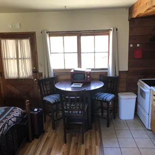 Full kitchen w microwave