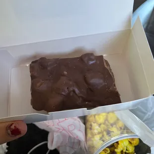 This much fudge for 5 bucks? What a deal!!