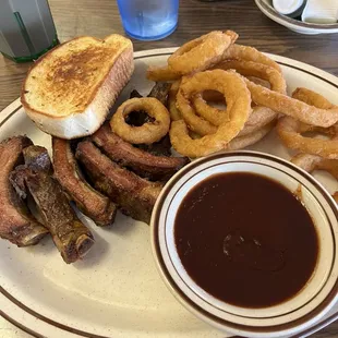 St Lois style spare ribs, with warm bbq sauce! and onion rings!