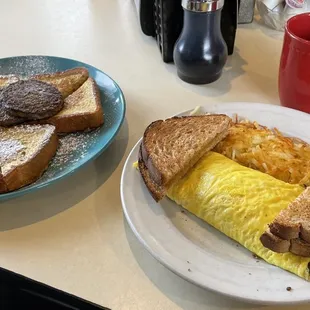 French Toast &amp; Chef&apos;s Choice Omelette