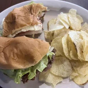 Cheeseburger and chips