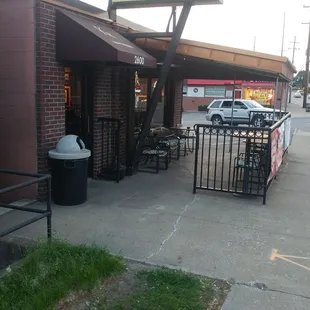 Outside view on Bardstown road.