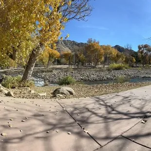 Walkway along the Kern River, December 2023