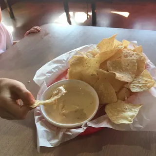 Queso & Chips