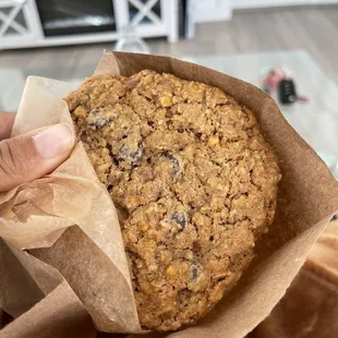 Oatmeal Chocolate Toffee Cookie
