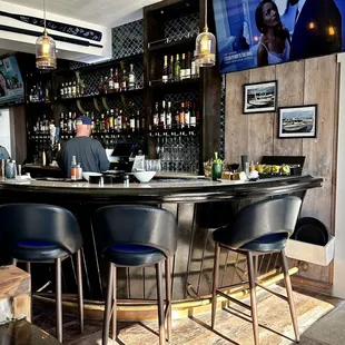 Nice bar area.